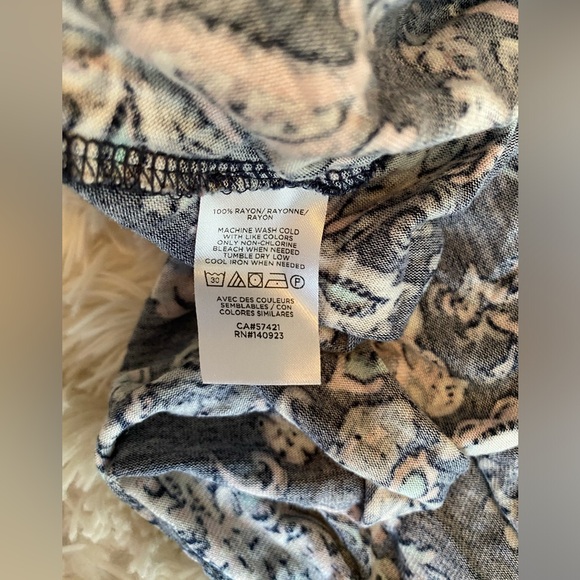 LOFT Outlet Floral Women’s Medium Scoop neck Short Cap Sleeve Top Blouse - Picture 4 of 8